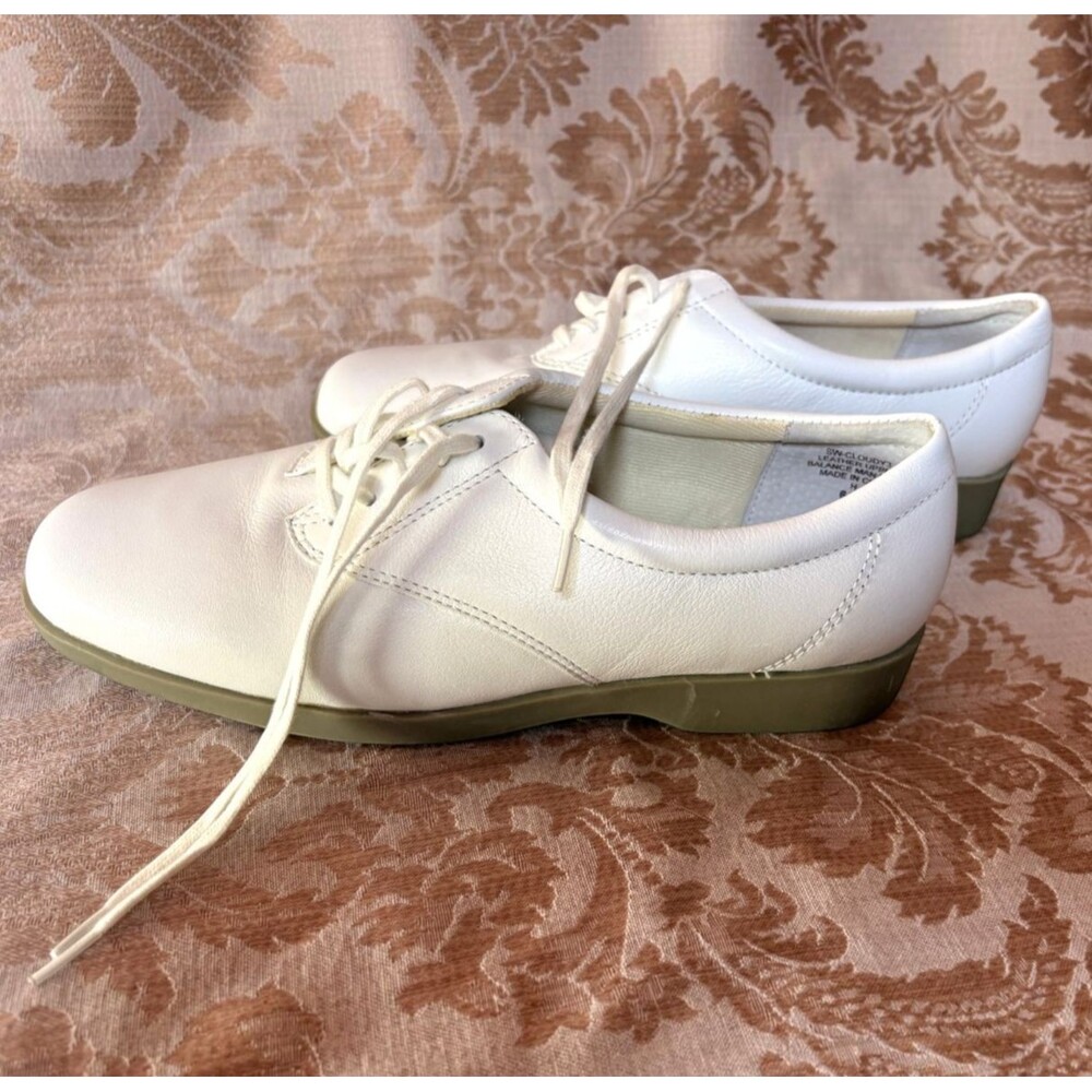 Easy Spirit Shoes Womens 6.5 Motion Lace Up Oxford Sneakers White Leather Casual